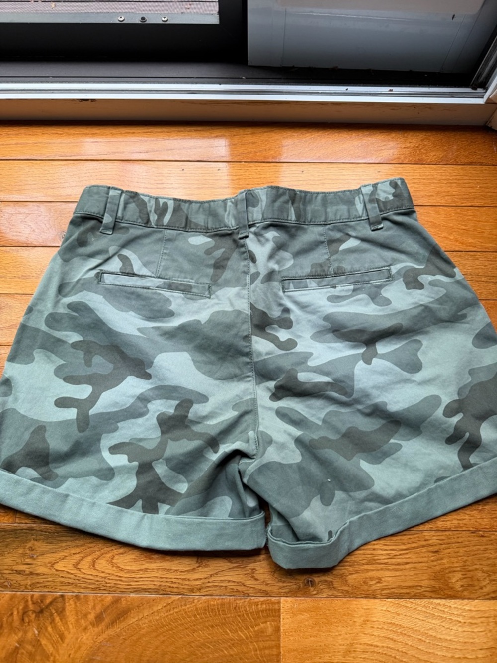 GAP Green Camo Shorts - Size 4 - Picture 2 of 3